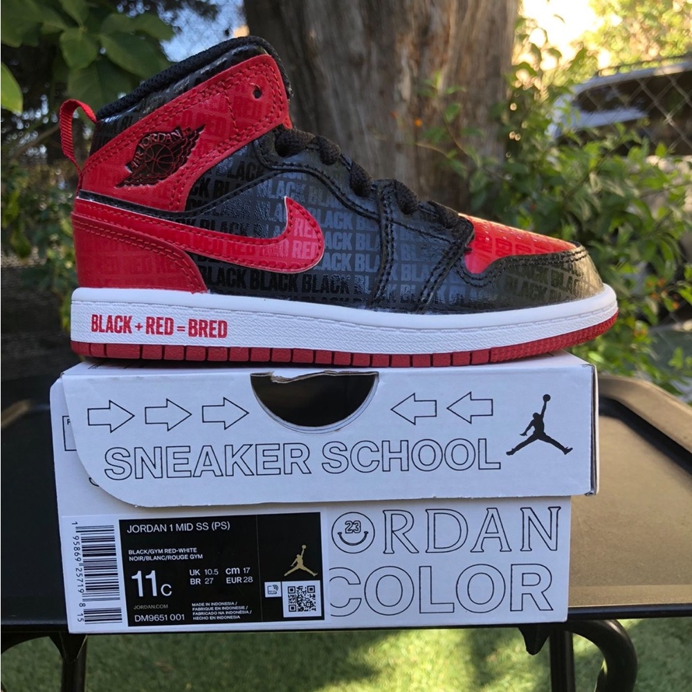 Air Jordan 1 Mid “Black Red Bred” Size 11c